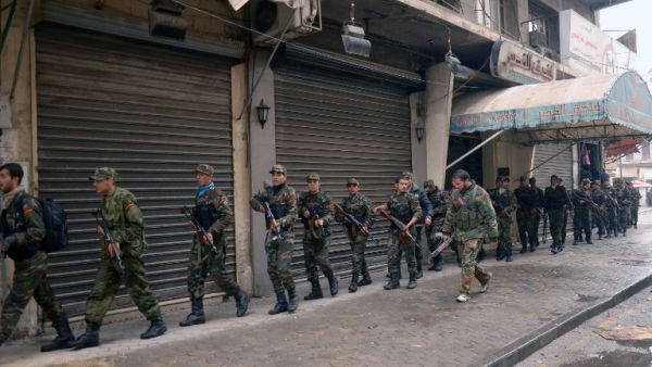 Syrian government forces deploy themselves in the streets of Syria's second city Aleppo. (AFP PHOTO STR)