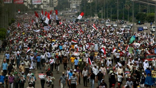 EGYPT, Cairo : Supporters of the Muslim Brotherhood and ousted Egyptian president Mohamed Morsi raise pictures of the toppled leader and wave the national flag during a demonstration in Cairo, on July 19, 2013. (AFP PHOTO /MARWAN NAAMANI) EGYPT, Cairo : Supporters of the Muslim Brotherhood and ousted Egyptian president Mohamed Morsi raise pictures of the toppled leader and wave the national flag during a demonstration in Cairo, on July 19, 2013. (AFP PHOTO /MARWAN NAAMANI)