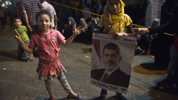 EGYPT, Cairo : Egyptian girls attend with their families supporters of Egypt's deposed president Mohamed Morsi an open sit in outside Rabaa al-Adawiya mosque in Cairo on August 1, 2013. AFP PHOTO / KHALED DESOUKI