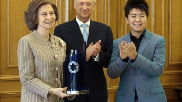 Queen Sofia , Lutz Bethge, and Lang Lang at the Montblanc de la Culture Arts Patronage Award 2011