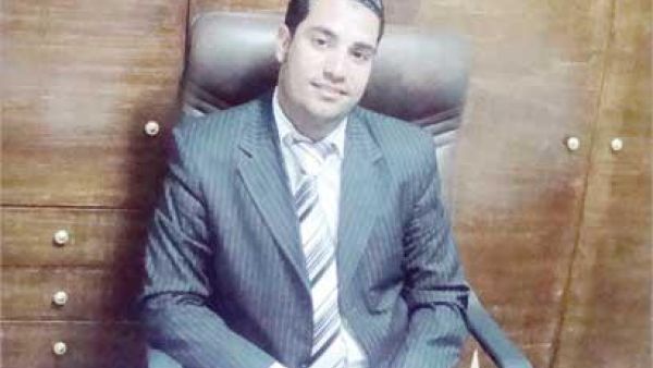 حسني مبارك في مكتبه