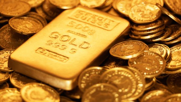 Gold traders complained that it was now taking three weeks or more for authorities to clarify gold bars and jewellery, a process that would earlier take less than 10 days.
Gold traders complained that it was now taking three weeks or more for authorities to clarify gold bars and jewellery, a process that would earlier take less than 10 days.