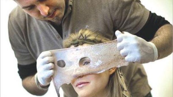 قناع من جلد سمكة