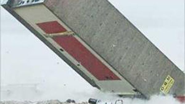 المصنع يسقط