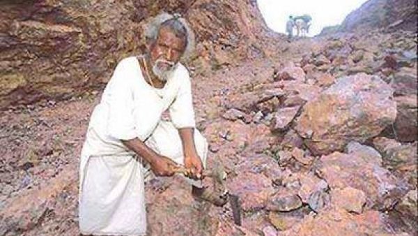 Dashrath Manjhi