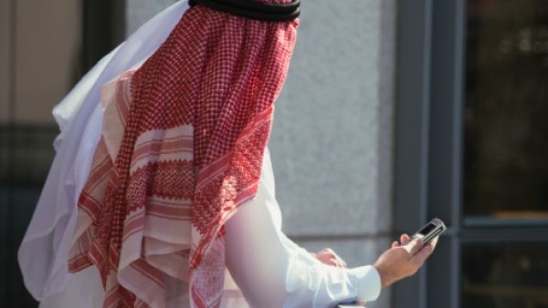 معارض بحريني يوقف اضرابه عن الطعام 