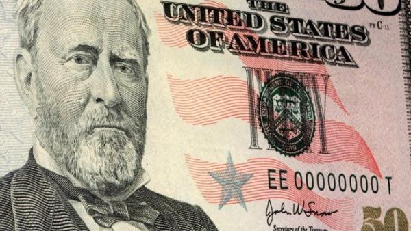 ارتفع سعر الدولار الرسمي ليصل إلى رقم قياسي جديد هو 62,06 ليرة سورية ارتفع سعر الدولار الرسمي ليصل إلى رقم قياسي جديد هو 62,06 ليرة سورية
