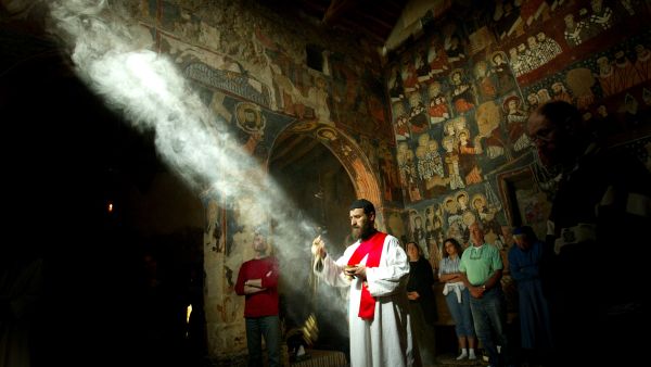 How do Christians view Assad's regime?