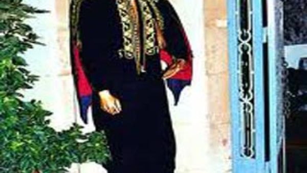 عريس لبناني باللباس التقليدي ذابل..