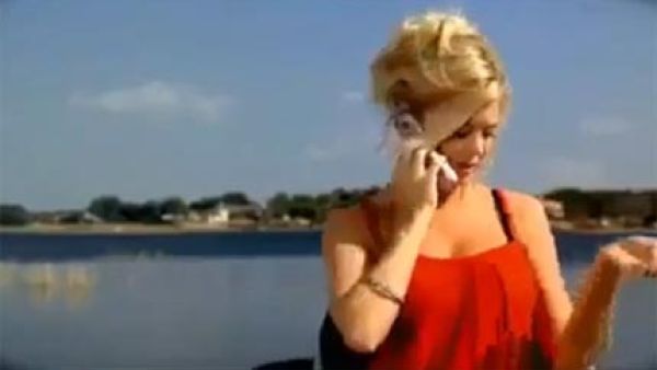 مندمجة في الثرثة على الاخر