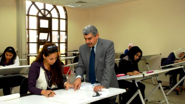 يبلغ عدد طلبة الكلية الآن 1,582 يتوزعون على تخصصات مختلفة في الكلية، وتبلغ نسبة المواطنين منهم 18% يبلغ عدد طلبة الكلية الآن 1,582 يتوزعون على تخصصات مختلفة في الكلية، وتبلغ نسبة المواطنين منهم 18%