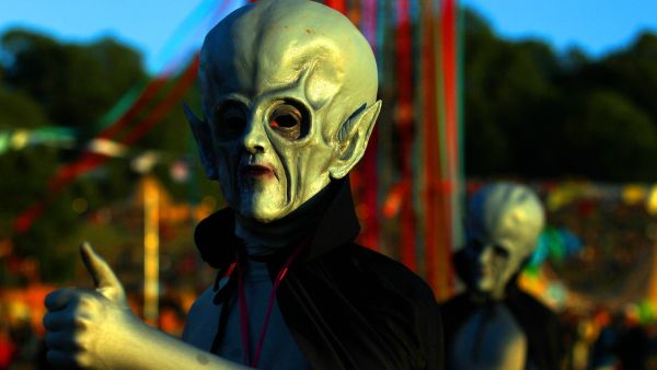 Aliens in Lebanon's Colossal Roman ruins of Baalbak? A theory doing the rounds in Lebanon and a widely-held belief as 
presented by the History Channel.