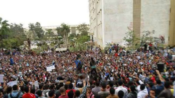 Al-Azhar students protesting on campus, Sunday, 24 November, 2013. (Photo courtesy of Al-Azhar Student Union Facebook page/Ahram Online)