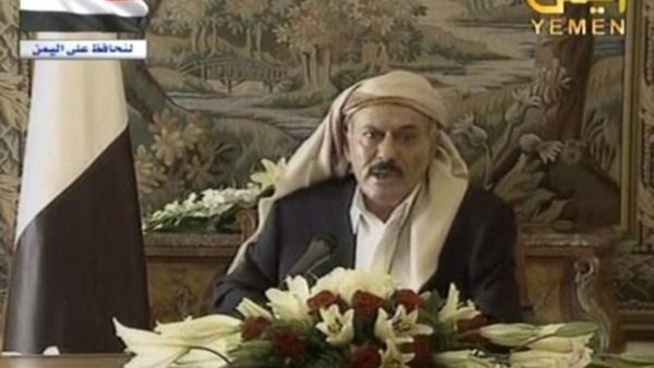 أحزاب يمنية تتعهد بملاحقة صالح قانونيا

ائتلاف شباب الثورة اليمنية انه سيلاحق الرئيس اليمني السابق 