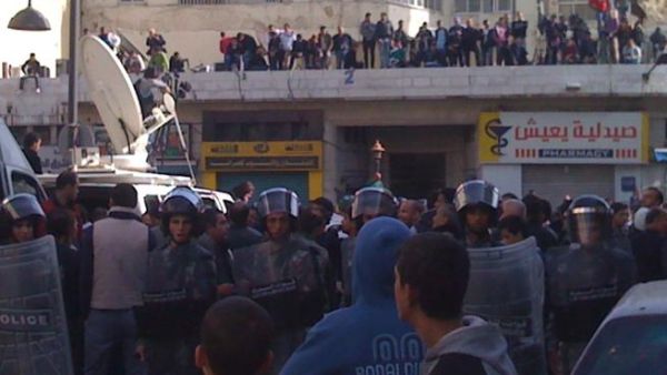 Jordanians flood the downtown of Amman to protest peacefully for the King to listen