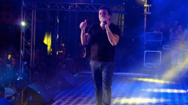 Amr Diab at his Golf Marina concert