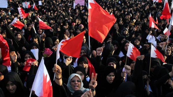 عاهل البحرين يقر اصلاحات مع استمرار الاحتجاجات
