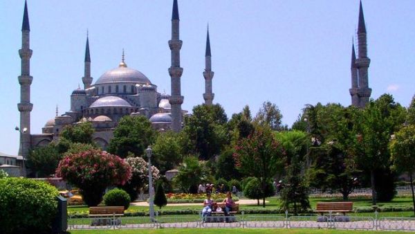 Although housing prices have continued to surge throughout the year, prices have also soared, particularly in İstanbul and other major urban centers. Although housing prices have continued to surge throughout the year, prices have also soared, particularly in İstanbul and other major urban centers.
