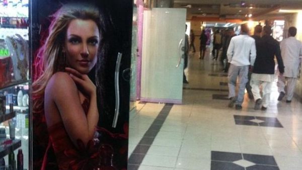 Britney Spears in Majid Mall, Kabul