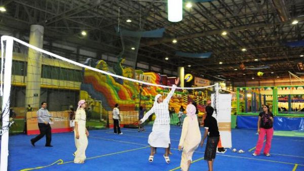 يضم ركن الرياضة الواقع في القاعة الغربية من عالم مدهش برنامجا حافلا بمختلف الأنشطة الرياضية والفعاليات المسابقات والبطولات يضم ركن الرياضة الواقع في القاعة الغربية من عالم مدهش برنامجا حافلا بمختلف الأنشطة الرياضية والفعاليات المسابقات والبطولات