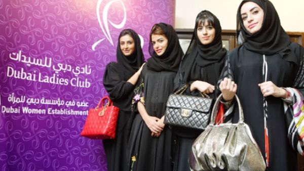 يهدف "ملتقى الفن" لأن يكون منتدى لتبادل الأفكار والخبرات المتعلقة بالفن كثقافة وتربية يهدف "ملتقى الفن" لأن يكون منتدى لتبادل الأفكار والخبرات المتعلقة بالفن كثقافة وتربية