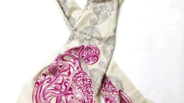 A scarf by Niftee