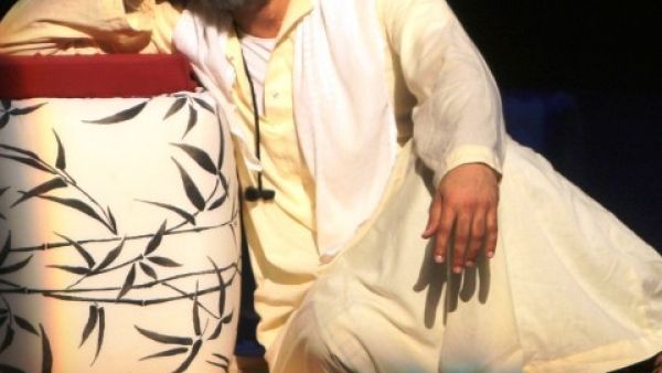 An acting scene at Dubai Festival for Youth Theatre