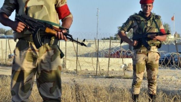 Egyptian police patrol the Sinai Rafah border (AFP/file)