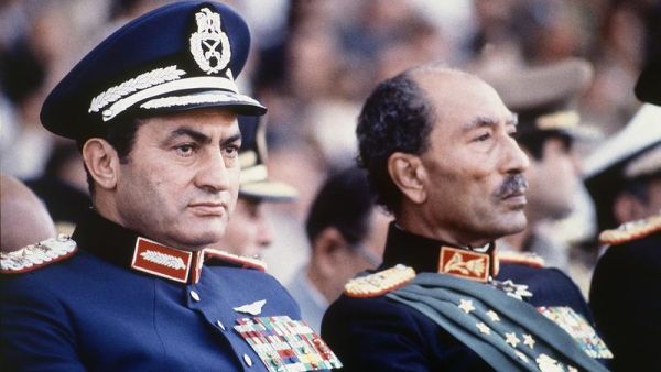 Behind these two former Egyptian presidents were two very public first ladies. (Image source: "newshopper.sulekha.com")