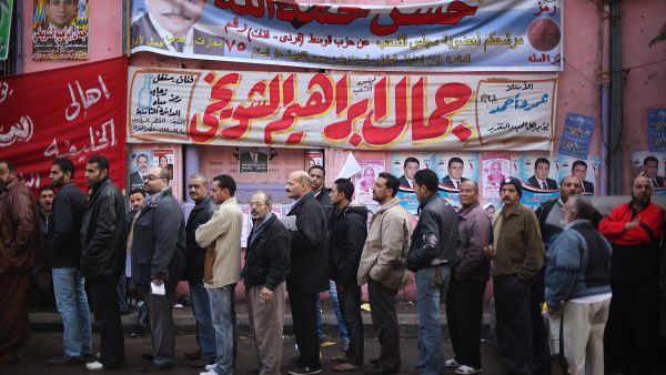 Egyptians voters waiting in line outside a polling station. 