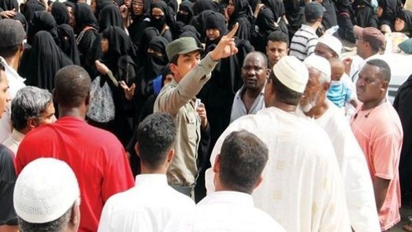 India and Saudi Arabia will soon finalize a Standard Employment Contract to ensure a smooth relationship between the employer and the employee, according to a senior Indian minister.
India and Saudi Arabia will soon finalize a Standard Employment Contract to ensure a smooth relationship between the employer and the employee, according to a senior Indian minister.