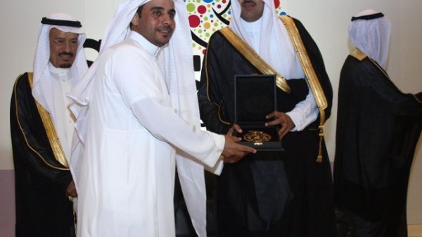 Prince Faisal Bin Salman handing the award to Abdullah al Harbi, CEO of EyeofRiyadh.com Prince Faisal Bin Salman handing the award to Abdullah al Harbi, CEO of EyeofRiyadh.com