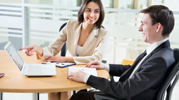 5 نصائح ذهبيَّة تحلِّي بها عند إصداركِ لأيّ نقد في العمل