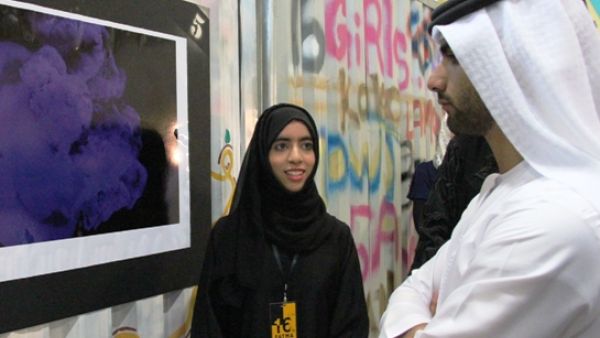 سمو الشيخ منصور خلال افتتاحه المعرض