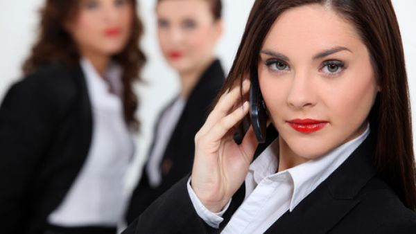 نصائح للسيطرة على الغيرة المزعجة بين زميلات العمل 