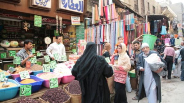 يقول مصدرون إن الجنيه الرخيص يجب أن يجعل منتجاتهم أكثر جاذبية، لكن الصورة مشوشة