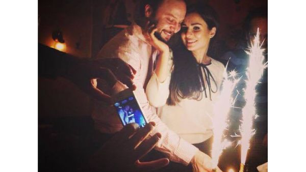 Check out the celebrity lovebirds Maksim Khalil and Sawsan Arsheed on their 10th anniversary. (Image: Facebook)