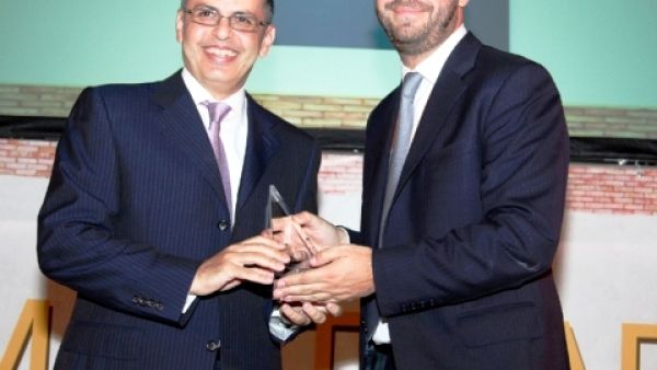 Mazin Khoury, Chief Operations Officer at American Express Middle East, receiving the award