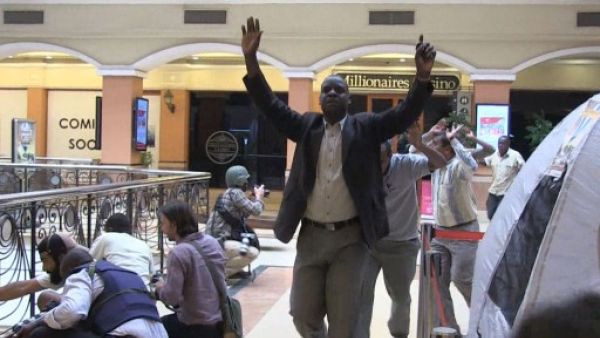 Hostages delivered to safe passage during a siege in Nairobi's mall under Shebab-attack (AFP)