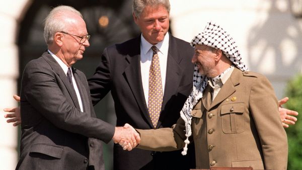 Yitzhak Rabin, Bill Clinton, and Yasser Arafat at the Oslo Accords signing ceremony on 13 September 1993. (File)