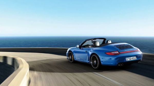 911 كاريرا 4 جي تي إس الجديدة من بورشيه