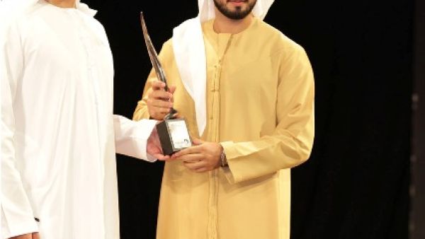 Sheikh Mohammed Bin Rashid Al Maktoum handing the award to one of the honourees