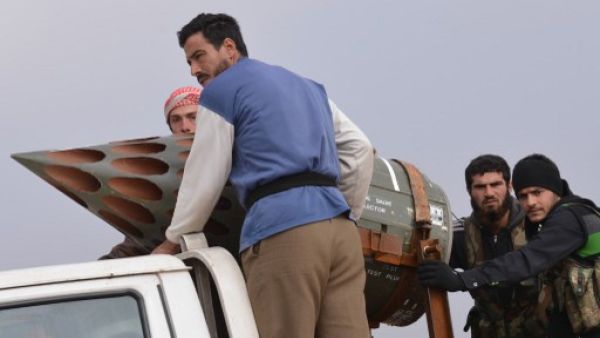 مقاتلون من المعارضة يستولون على اسلحة ثقيلة من الجيش النظامي/أ.ف.ب