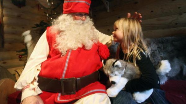  Santa Claus is happy delivering gifts to homes in Dubai
