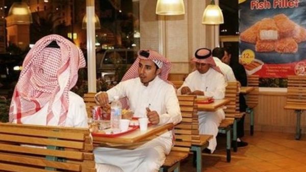 Saudis enjoy meals without the extra charge