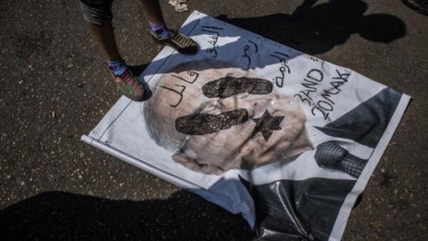 Demonstrators show how they feel about Ahmed Shafiq, Mubarak's former prime minister