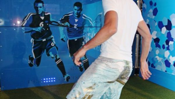 Soccer Circus pass and receive player