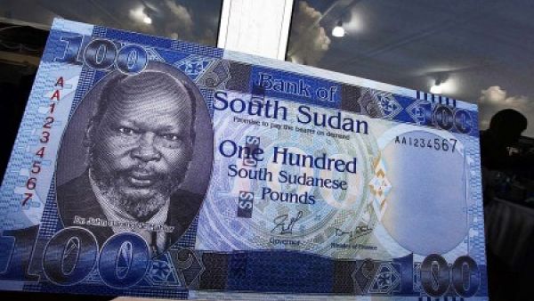 يراقب سعر صرف الجنيه السوداني شركات اجنبية مثل شركتا تشغيل الهاتف المحمول زين وإم.تي.إن. والبنوك الخليجية التي تبيع منتجات بالعملة المحلية ثم تسعى لتحويل فوائدها الى الدولار