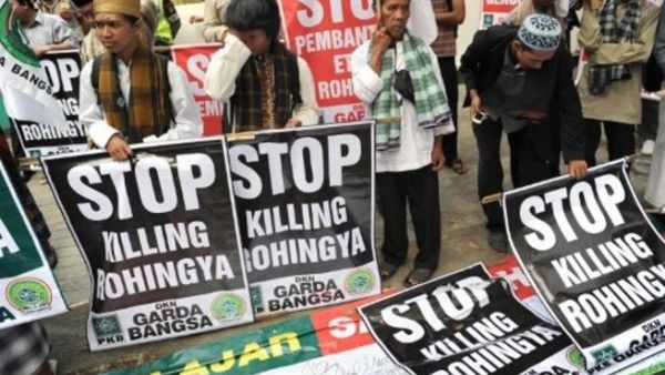 Protests in Indonesia to stop the killing of Muslim Rohingyas in Myanmar