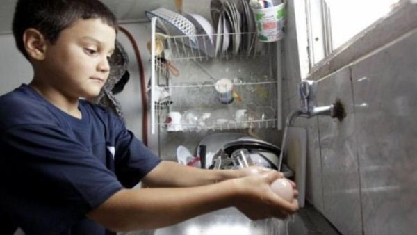 Iraq has awarded a US firm the contract to help manage a water injection plant